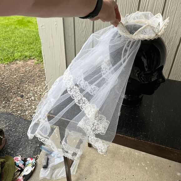 Vintage 80s Pearl-Lace Tiara Veil – Two-Tier Fingertip Length w/ Scallop Edge - Picture 3 of 7